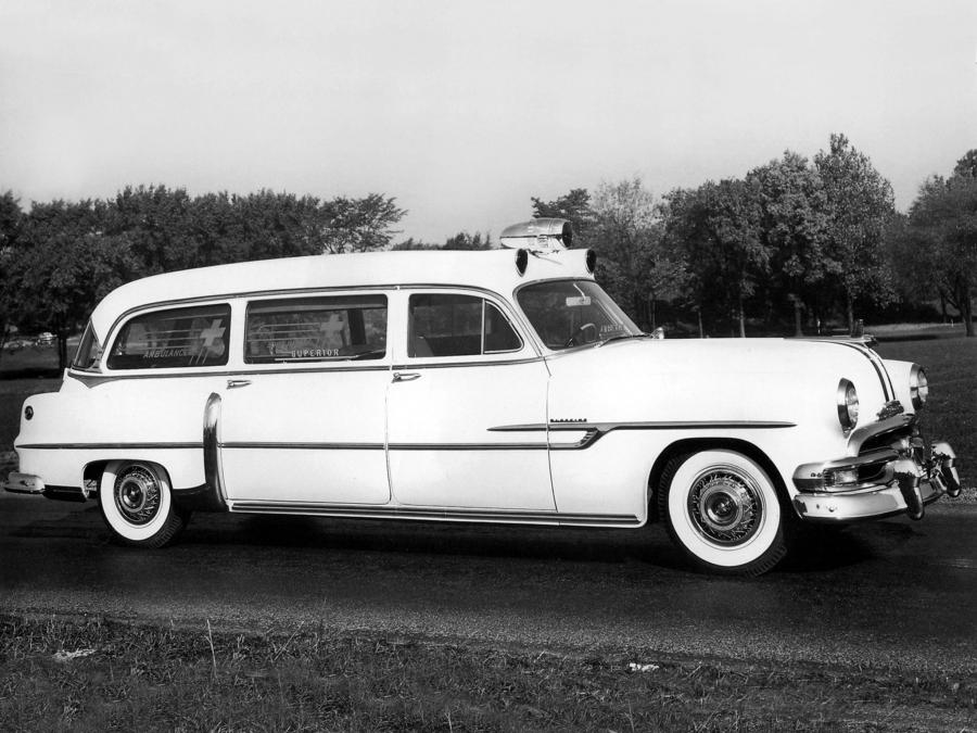  Pontiac Chieftain Guardian Ambulance by Superior 1953 года  (фото 1 из 1)